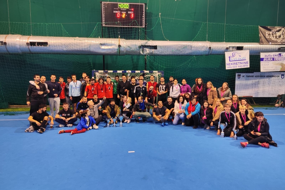 Momci iz ekipe 92/93 i dame iz ekipe 90/91 osvajači 19. Turnira vodičkih generacija