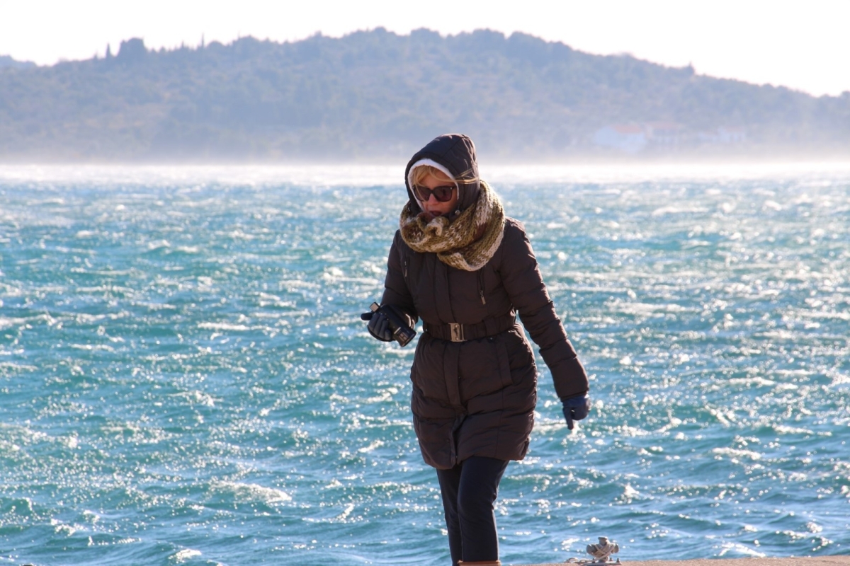 Nakon neuobičajene topline tijekom petka zimski prodor i oborine na granici kiše i snijega