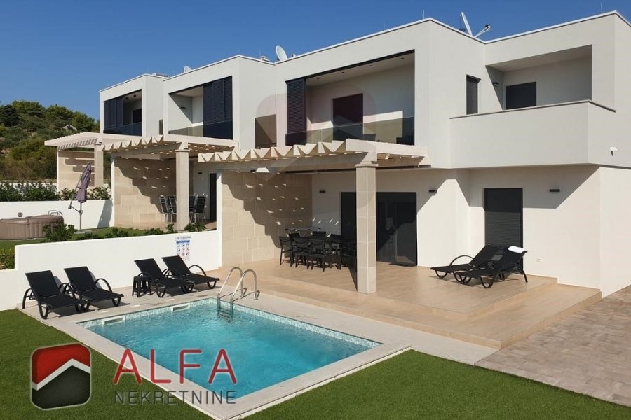 Tri razloga zašto je važno prodavati nekretninu preko agencije