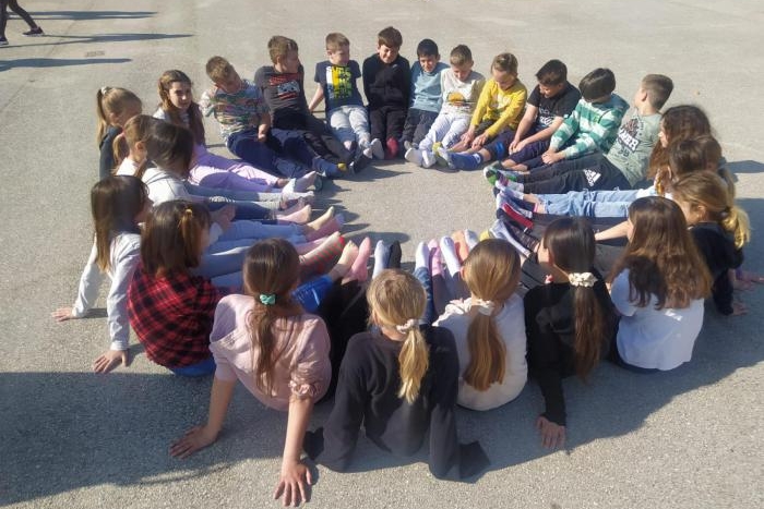 Zajedništvo i razumijevanje: Proslava prvog dana proljeća i obilježavanje Dana Down sindroma u OŠ Vodice