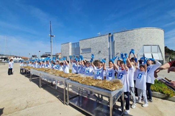 Ekološka inovacija u Tribunju: Učenici PŠ Tribunj izrađivali bio kugle za zdraviji ekosustav