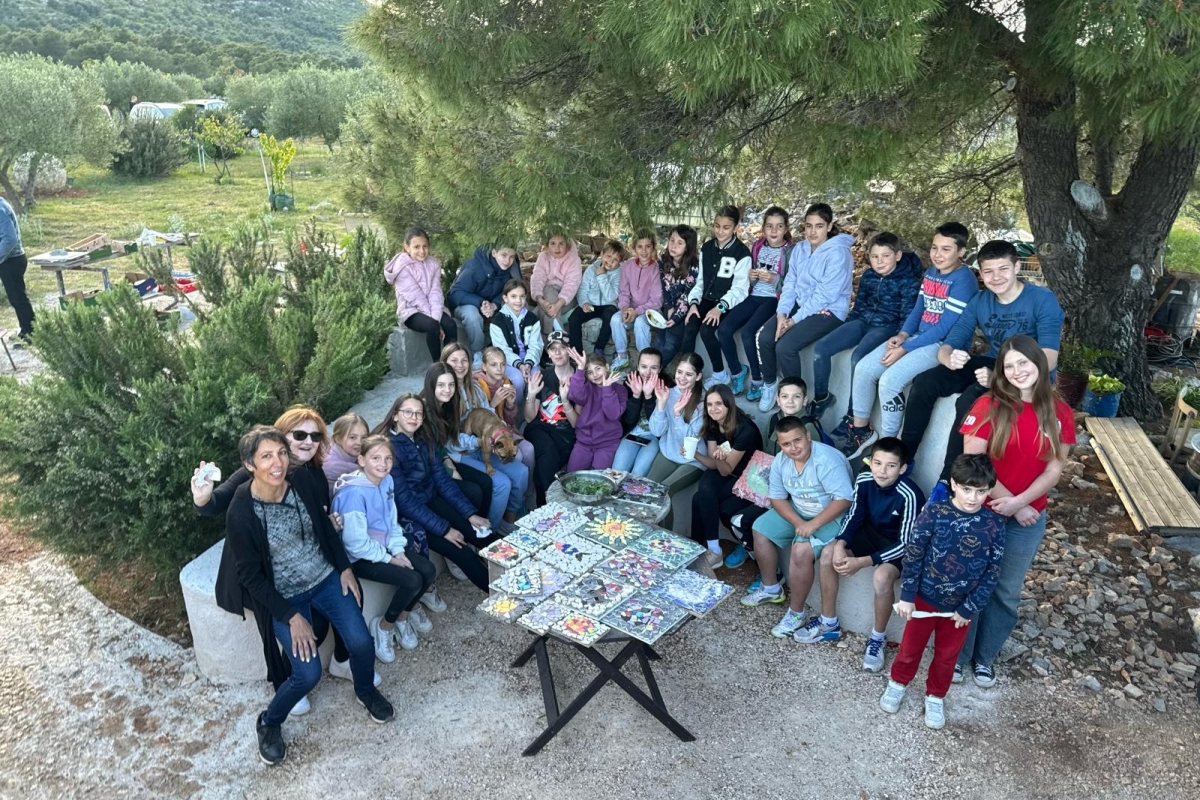 Likovna udruga 'More' tradicionalno proslavila Dan planeta Zemlje na Ivandinom polju