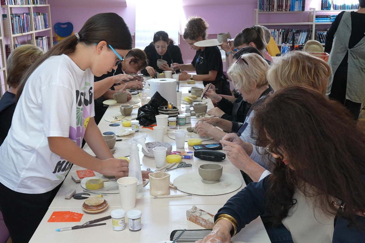 Kreativnost na djelu: Radionica oblikovanja gline održana u Gradskoj knjižnici Vodice