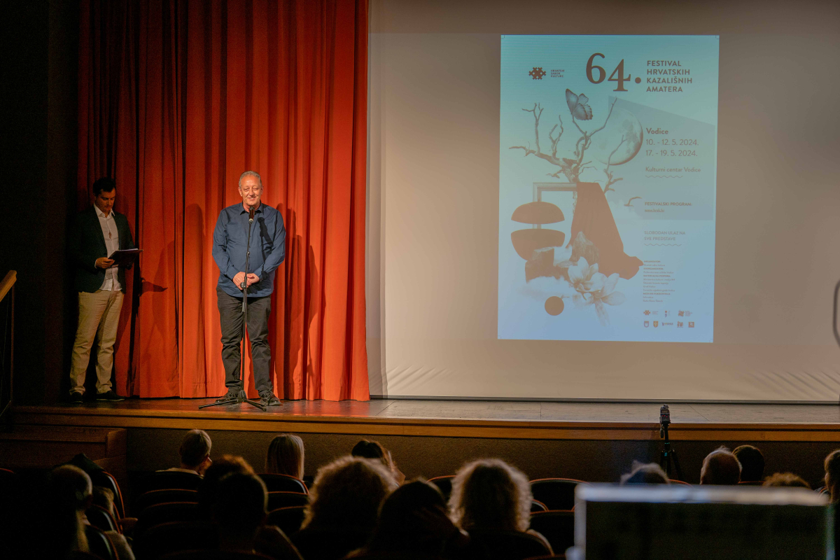 Svečano otvoreno 64. izdanje Festivala hrvatskih kazališnih amatera u Vodicama