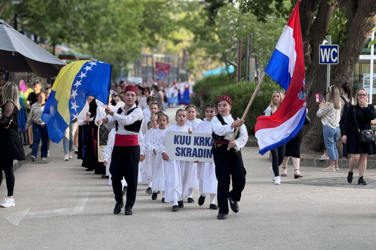 Više od 250 malih čuvara tradicije na 1. smotri dječjeg folklora Šibensko-kninske županije