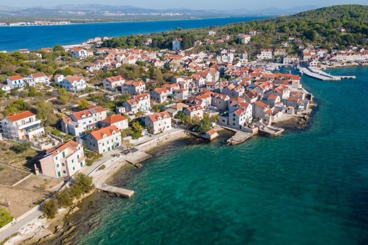 Krađa na otoku Prviću: Policija traga za počiniteljem