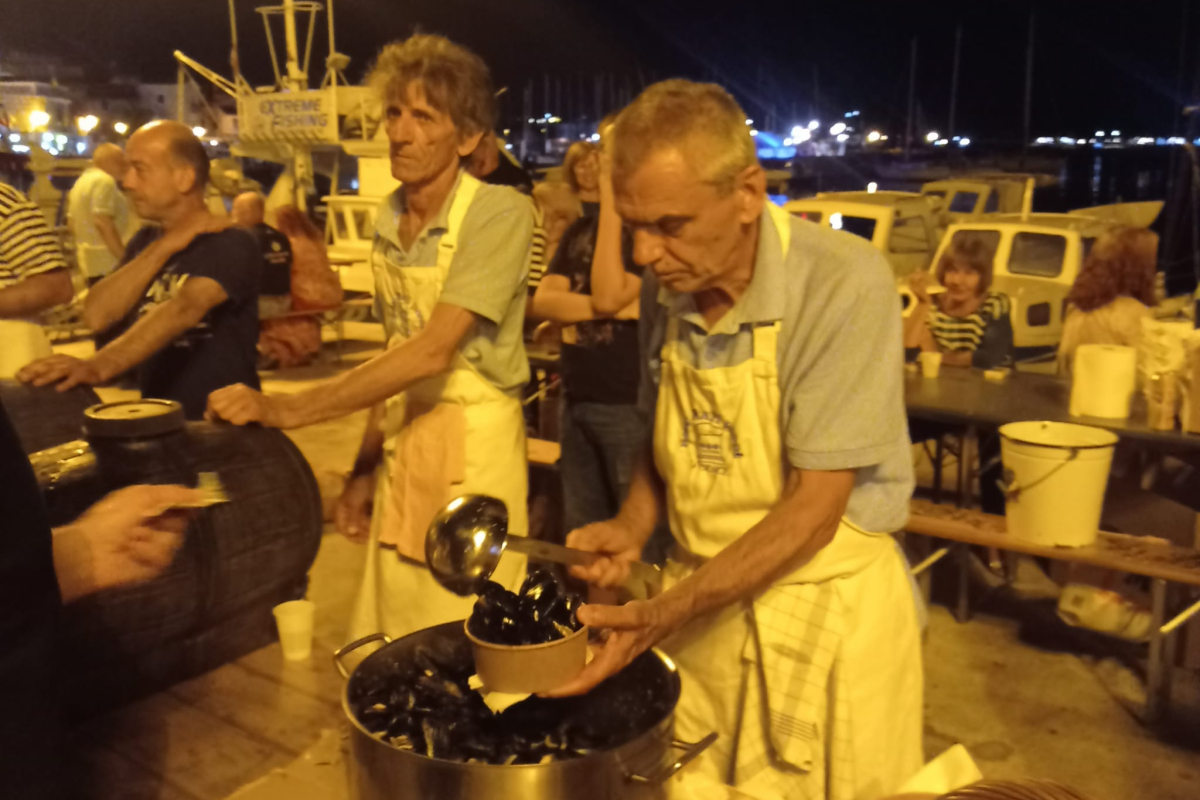 Ribarska na rivi:  U srdelama guštali, plesali i misec slikivali