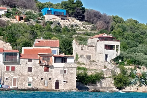 Paškina ćakula: Lipotica plave boje gleda na vapore