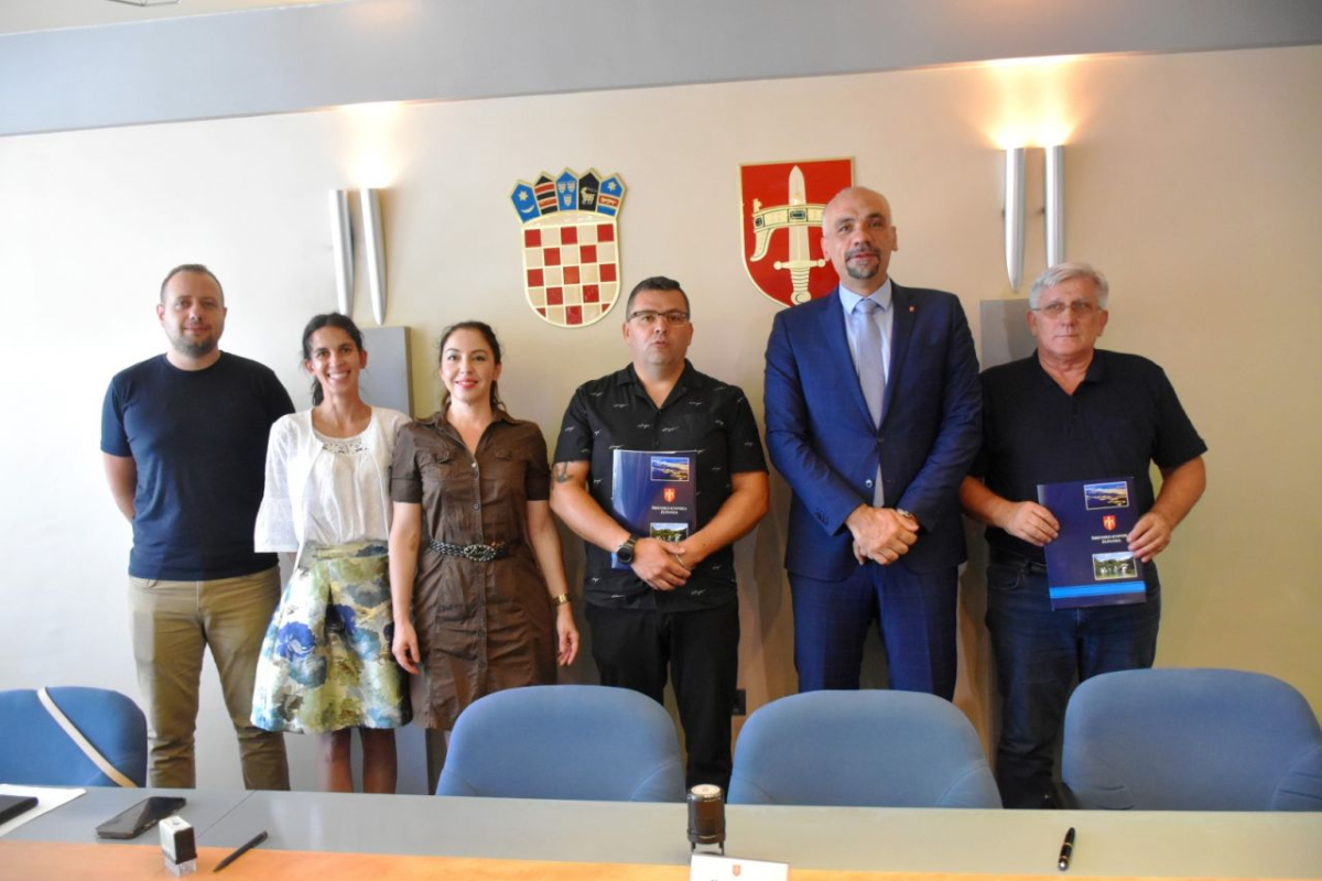 Šibensko-kninska županija prva u Hrvatskoj potpisala ugovor o javnom linijskom prijevozu