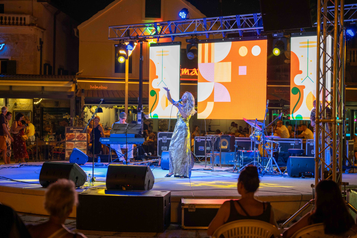 Druga večer 22. Vodice Jazz & Blues Festivala: Ritmovi Black Coffeea oduševili publiku