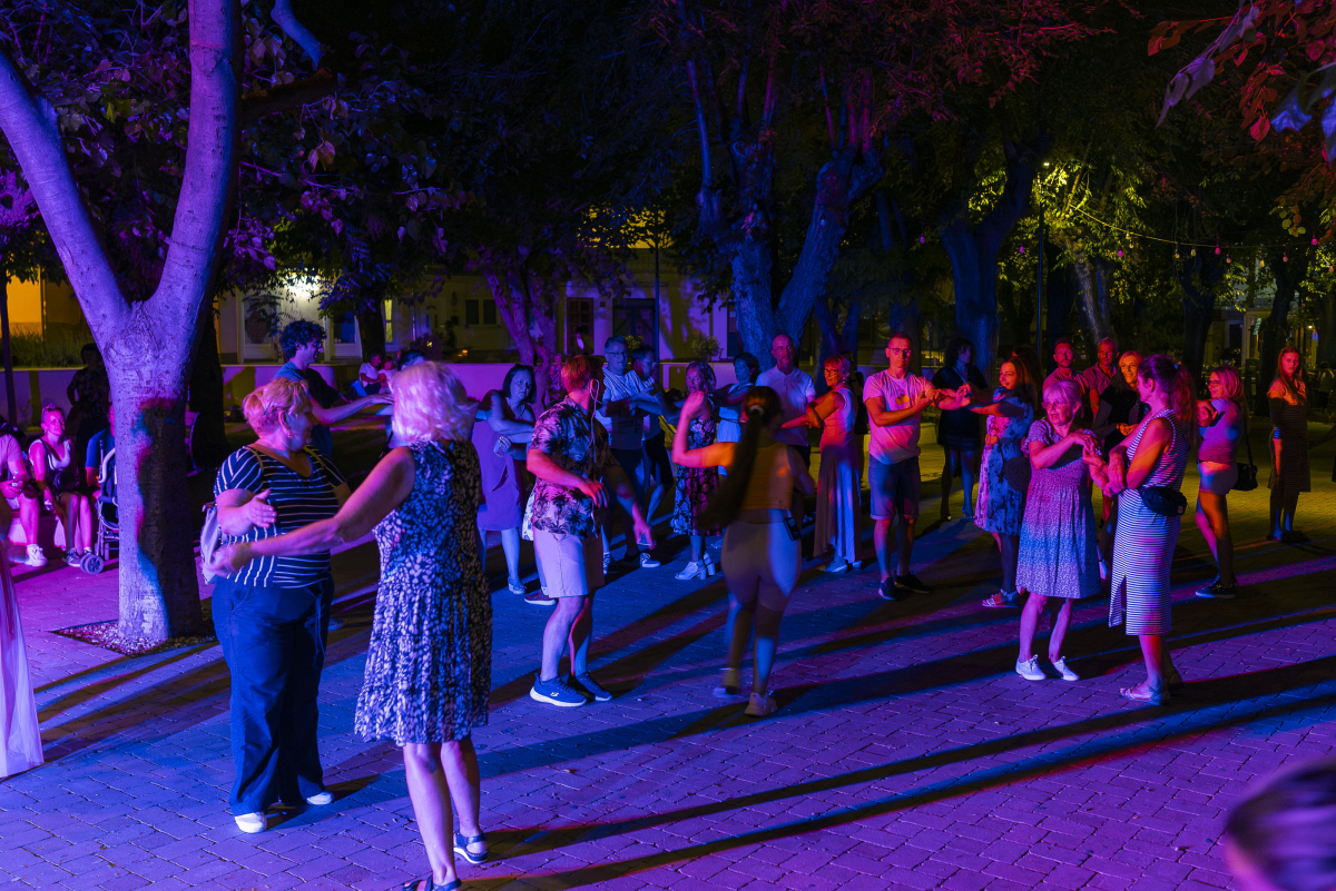 Đardin se rasplesao: Mlado i staro uživalo u bachata ritmovima