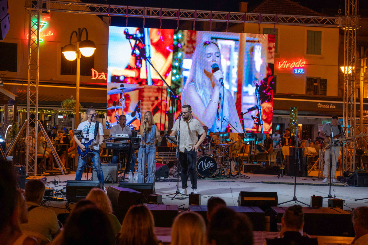 Mladi pjevački talenti zasjali na TEEN FEST-u u Vodicama