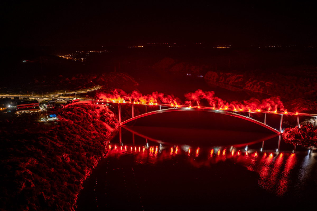 Obilježavanje Spomendana Rujanskog rata završilo spektakularnom bakljadom na šibenskom mostu