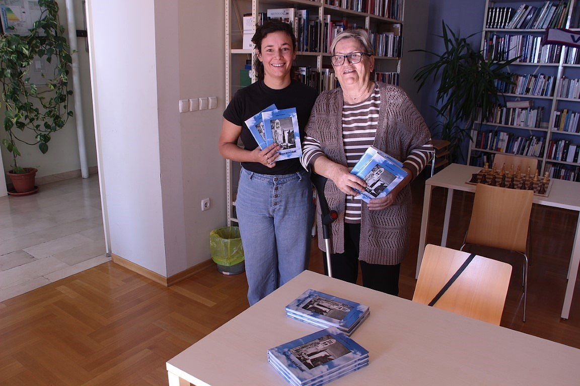 Anka Vodanov darovala deset primjeraka svoje nove zbirke vodiškoj knjižnici