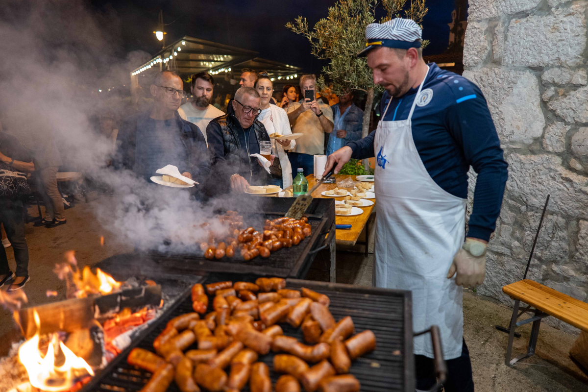 Druženje uz čvarke i čobanac: Slavonski duh u srcu Dalmacije