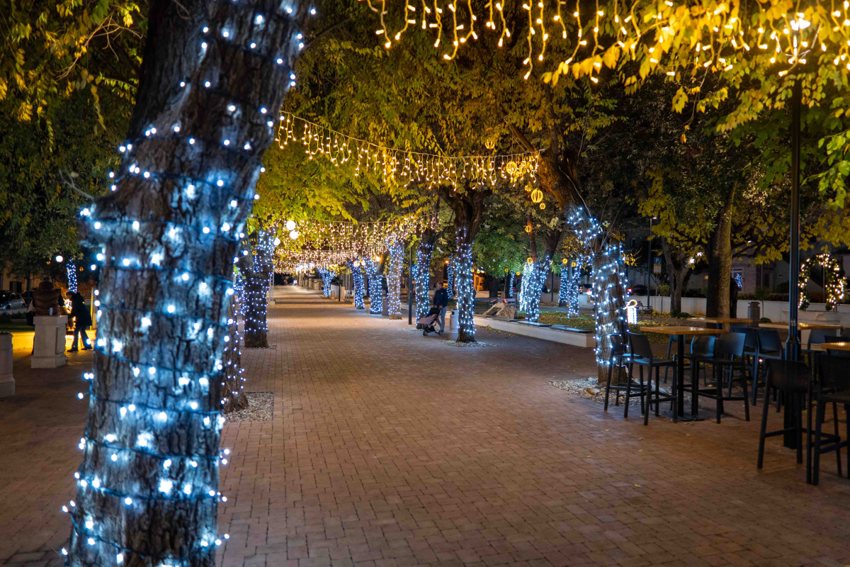 Poljana zasjala tisućama svjećica: Vodice se pripremaju za Advent
