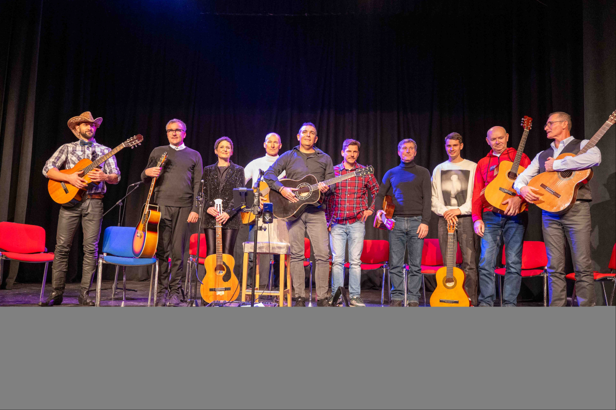 U Vodicama održan emotivni koncert polaznika tečaja gitare pod vodstvom Šime Botice