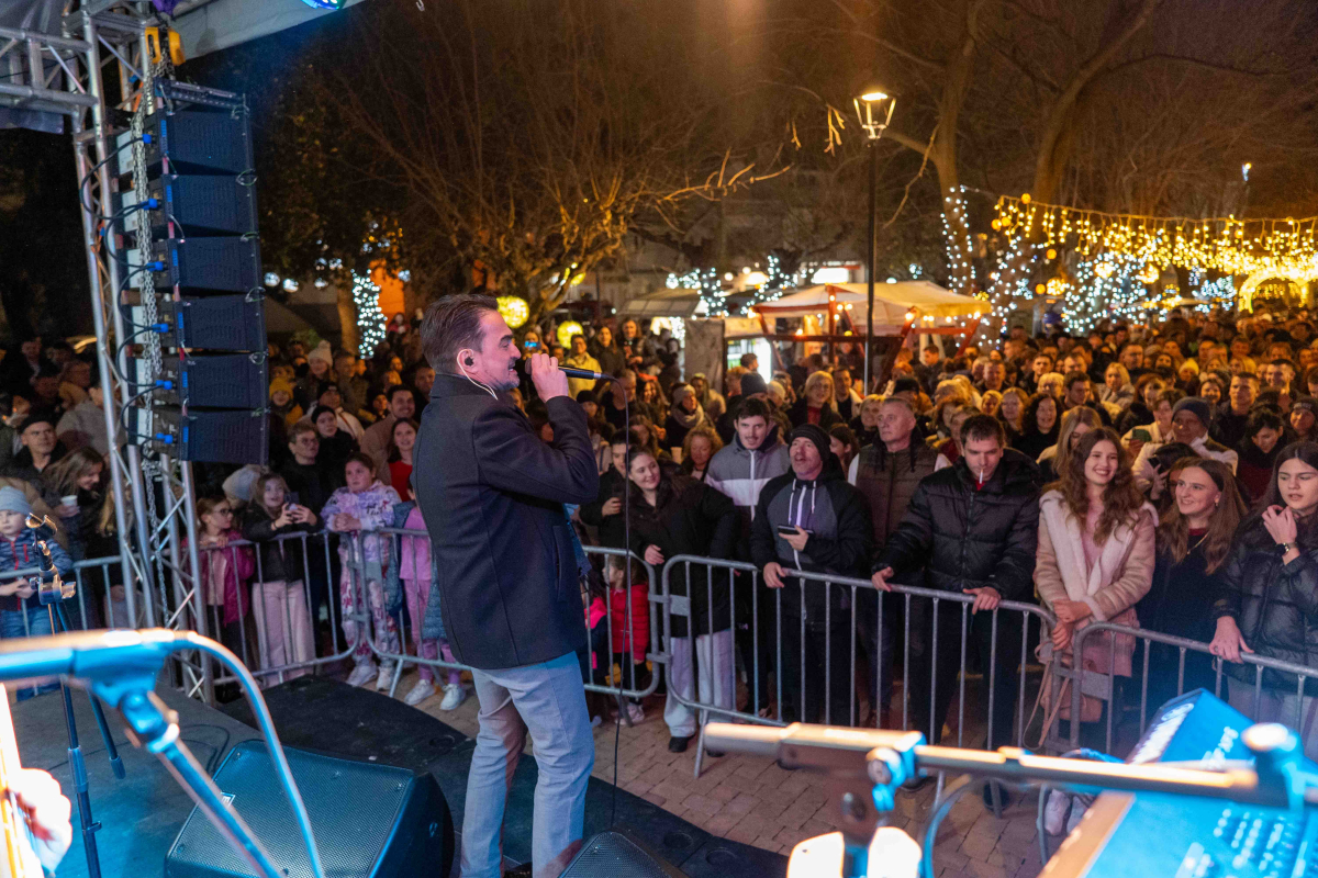Advent na Poljani: Jole podigao atmosferu uz svoje hitove