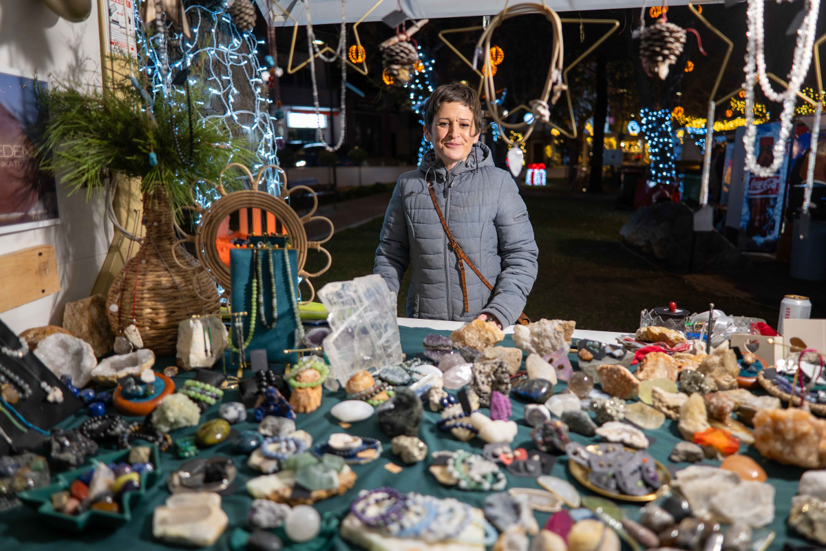 Kalcit Medeni: Unikatni nakit od kristala Nikoline Dean