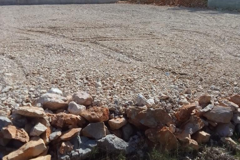 PRODAJE SE GRAĐEVINSKO ZEMLJIŠTE NA SRIMI