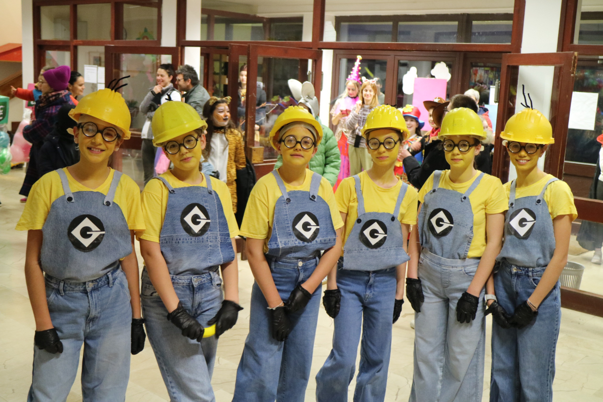 Školski hol pretvoren u karnevalsku pozornicu: Održan pokladni ples u OŠ Vodice