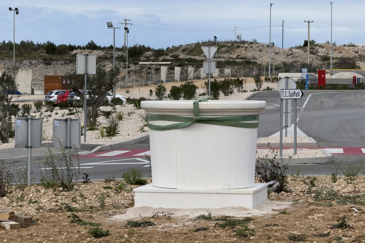 Kruna bunara pozdravlja posjetitelje: Vizualno osvježenje ulaza u Vodice