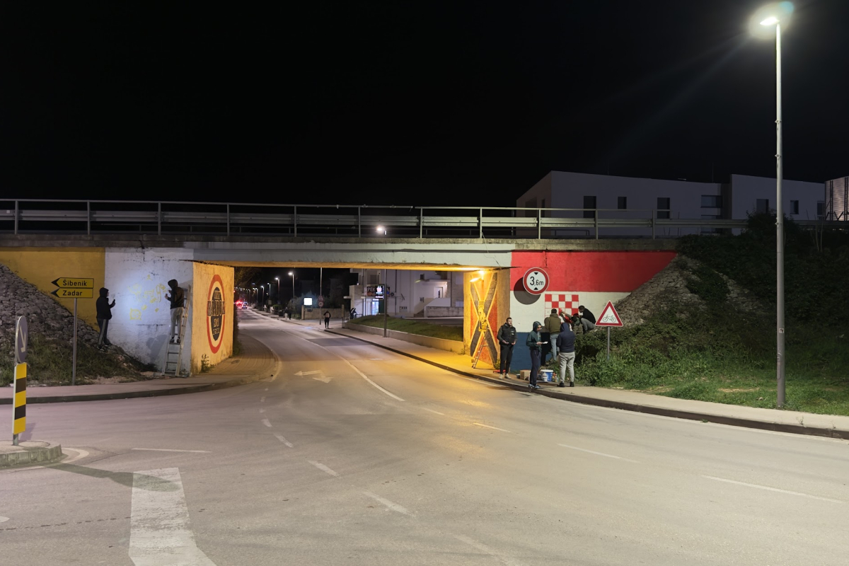 Ljubav prema Hajduku i Vodicama u jednom:  Novi murali na nadvožnjaku prema Okitu