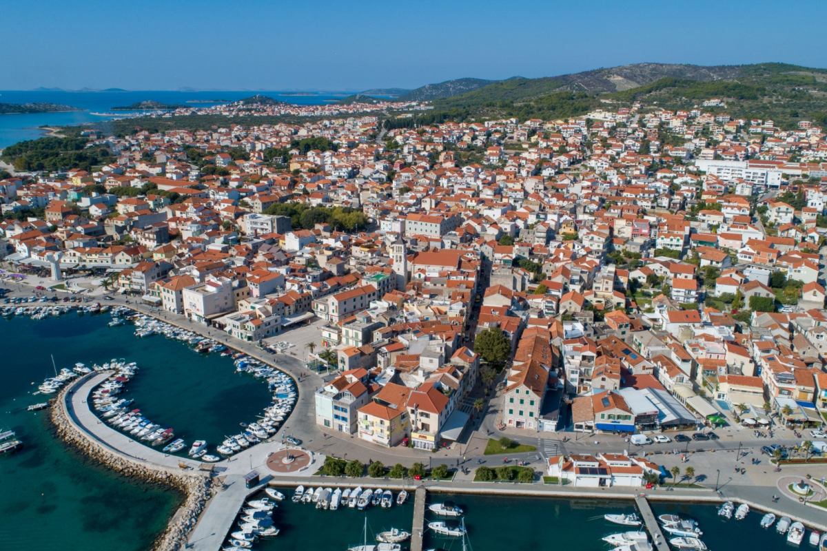 Stranci u Vodicama sve češće iznajmljuju apartmane – legalno ili na crno?