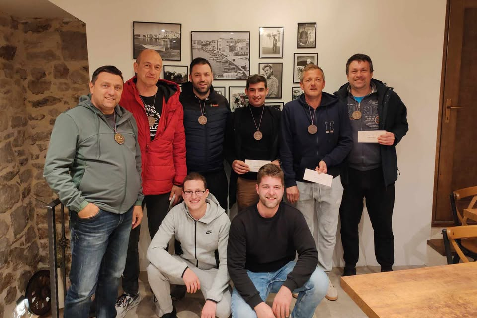 Turnir u trišeti ponovno oživio duh stare konobe: Nakon dugo vrimena selo je disalo kao nekad zahvaljujući Konobi Vovo