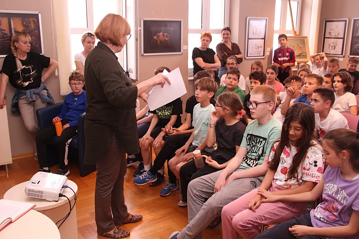 Četvrtaši iz “nove” škole na posebnom satu u Staroj školi