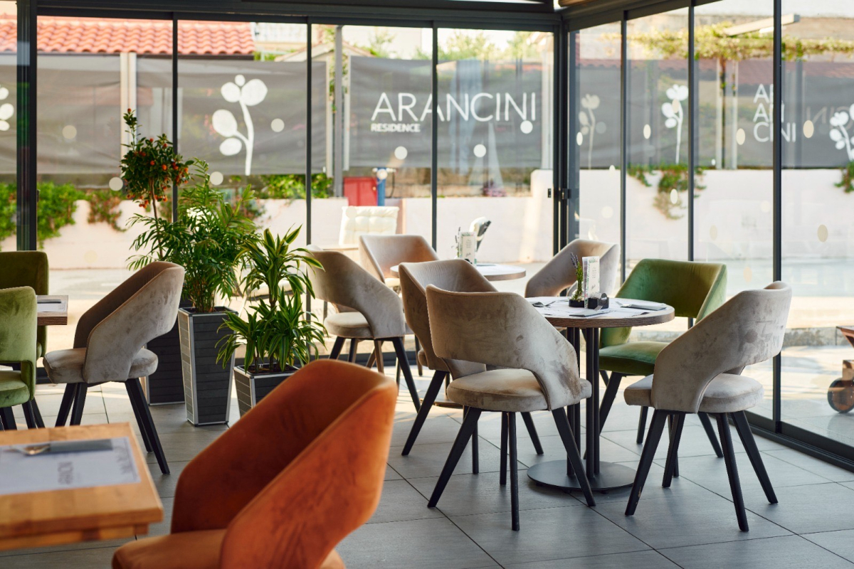 Posjetite novootvoreni kafić u hotelu Arancini Residence i uživajte u vrhunskoj kavi, mirnom okruženju i besplatnom parkingu