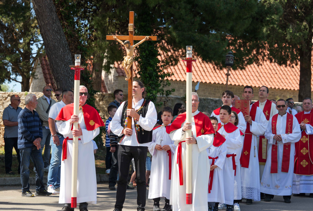 Čestitamo vam Dan grada Vodica i blagdan Našašća sv. Križa