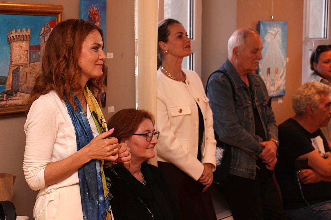 Umjetnički studio Kseniye Fine Art proslavio prvu godišnjicu izložbom u vodičkoj knjižnici