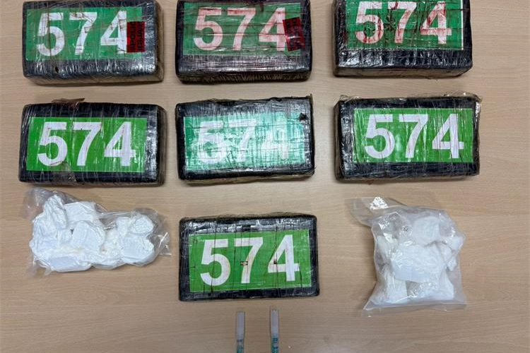 Policijski presretač na A1 kod Vodica zaustavio kombi vozilo u kojem je pronađeno više od 8 kilograma kokaina