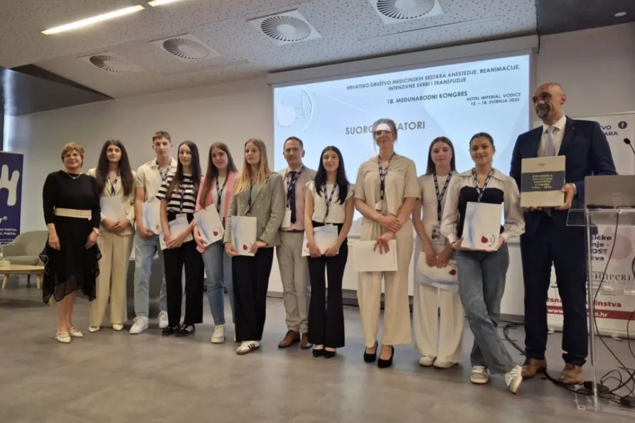 Učenicima šibenske Medicinske škole uručeno priznanje na kongresu medicinskih sestara u Vodicama