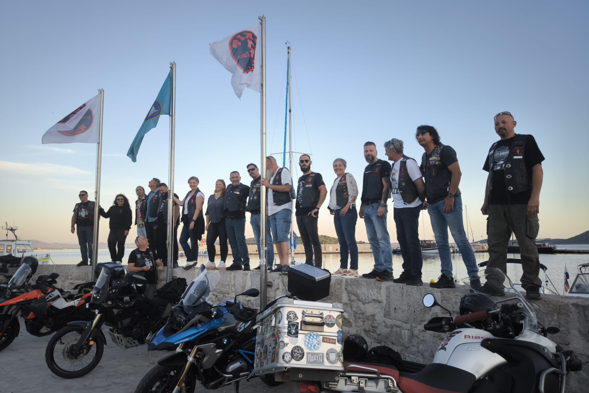 MK Okit podigao zastave uoči 27. ljetnog moto susreta u Vodicama