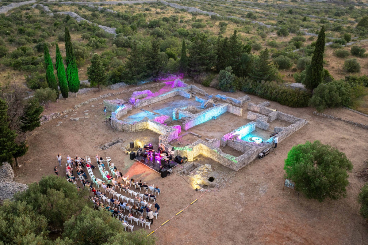 Etno-jazz i lokalna vina oživjeli ranokršćanski lokalitet u Prižbi