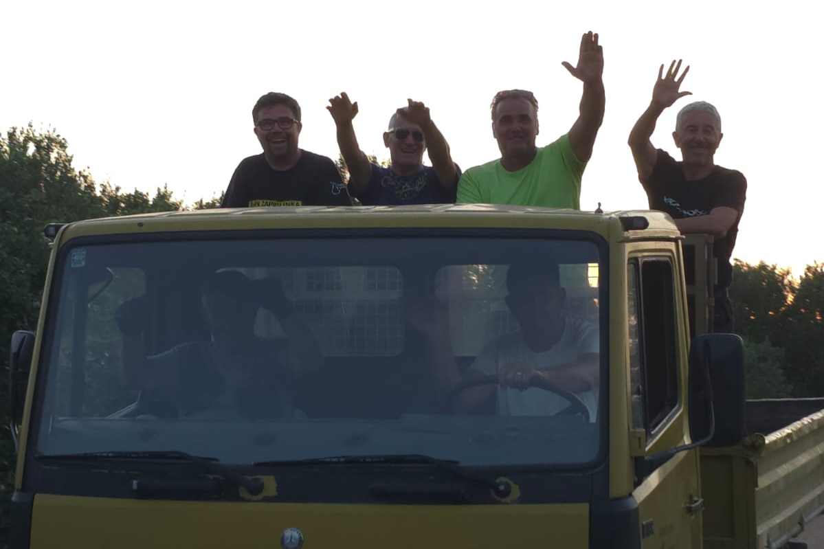 Radna akcija u Kozari: Mještani uredili poljske puteve uz zajednički trud i inicijativu