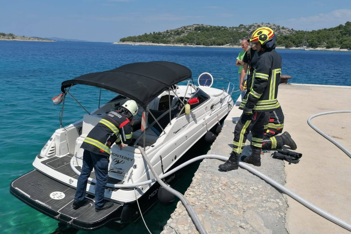 Brzom intervencijom vatrogasaca spriječena potencijalna eksplozija na plovilu u Tisnome