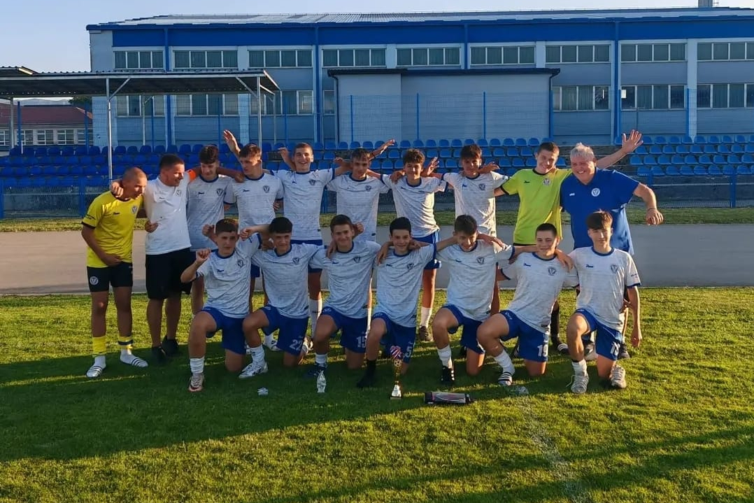 Pioniri NK Vodica osvojili memorijalni turnir u Gospiću i briljirali u svim kategorijama