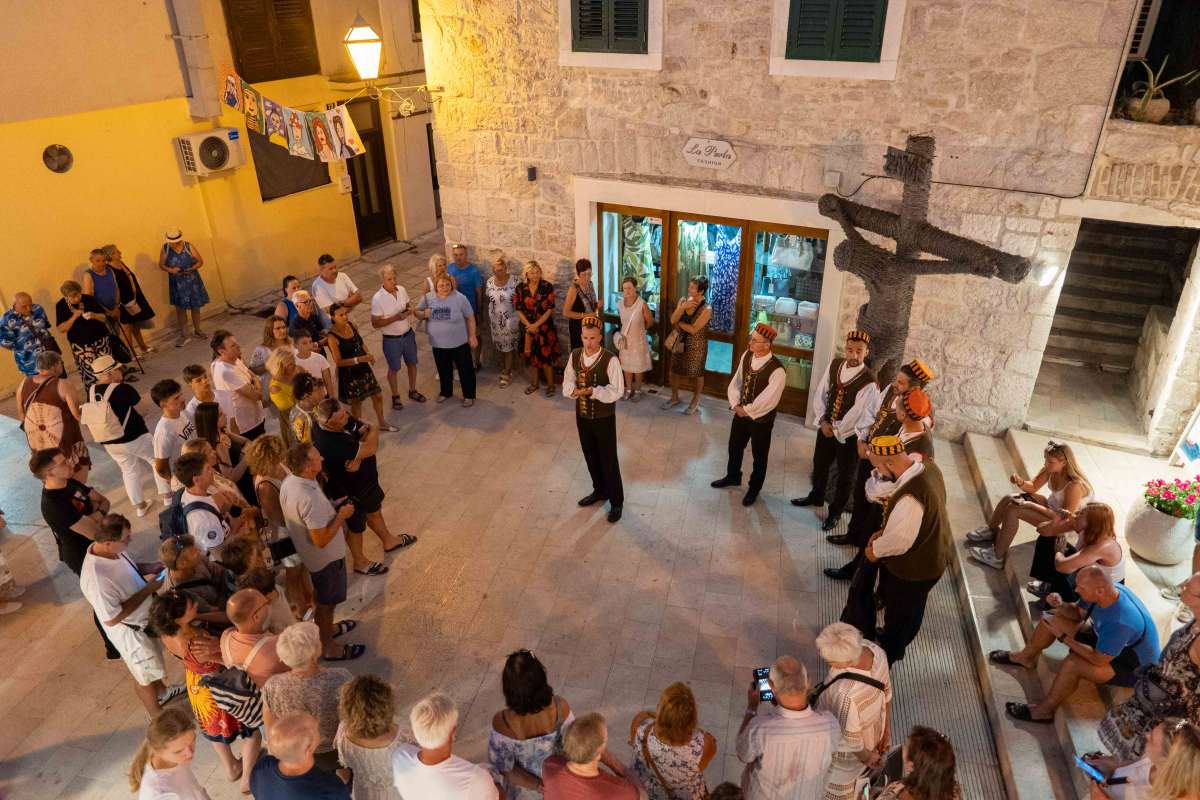 Održan prvi ovogodišnji „Klapski đir kroz Vodice“ – spoj glazbe, povijesti i tradicije