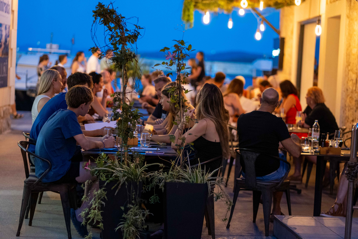 Pitali smo četiri restorana u Vodicama da usporede promet s lanjskim – evo što su odgovorili