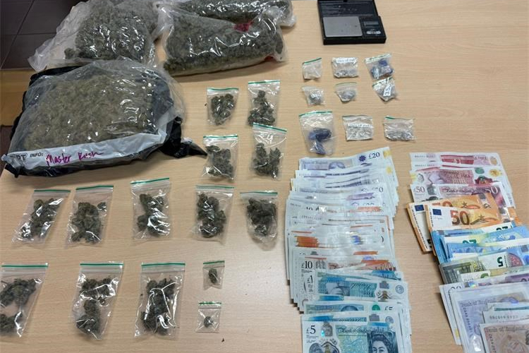 Droga, vaga i novac: Šibenska policija uhitila dvojicu Britanaca