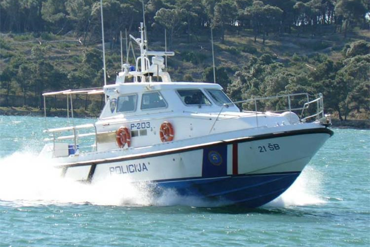 Havarija katamarana kod Kaprija: spašeno devet osoba, dvoje zatražilo liječničku pomoć