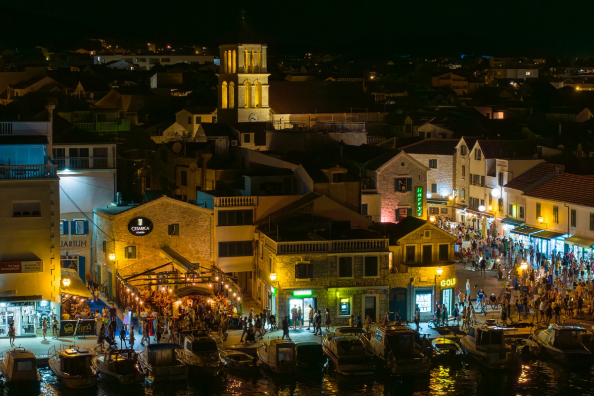 Hoće li Vodice i ovog ljeta ostati bez struje? Građani i turistički sektor strahuju od prekida opskrbe