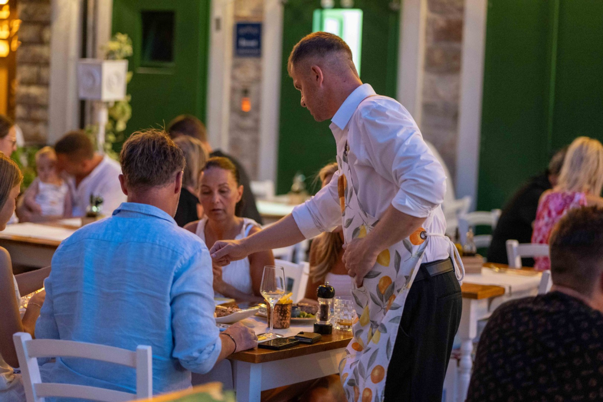 Inspekcijski nadzori uoči sezone: i Vodice osjetile posljedice, neki restorani bili privremeno zatvoreni