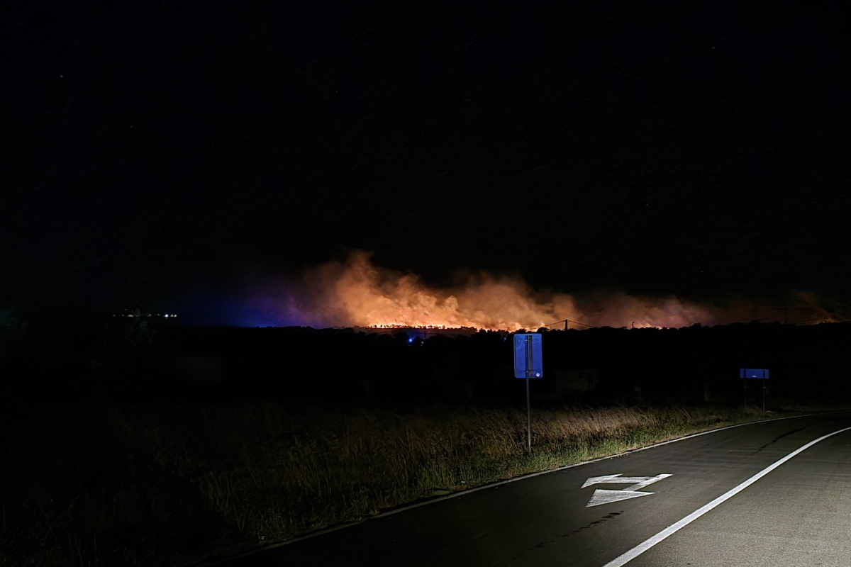 Požar između Čiste Velike i rotora Industrijske zone Stankovci još uvijek aktivan, promet zatvoren