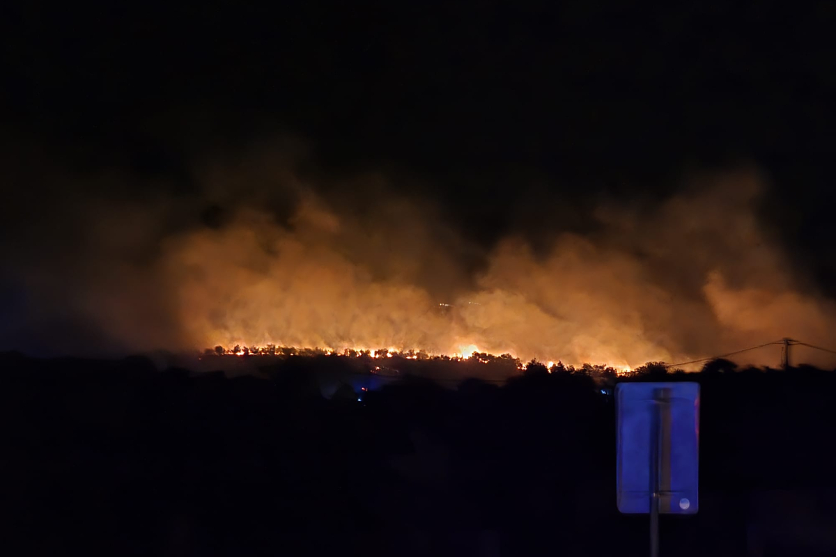 Požar kod Čiste Velike stavljen pod kontrolu, izgorjelo 15 hektara