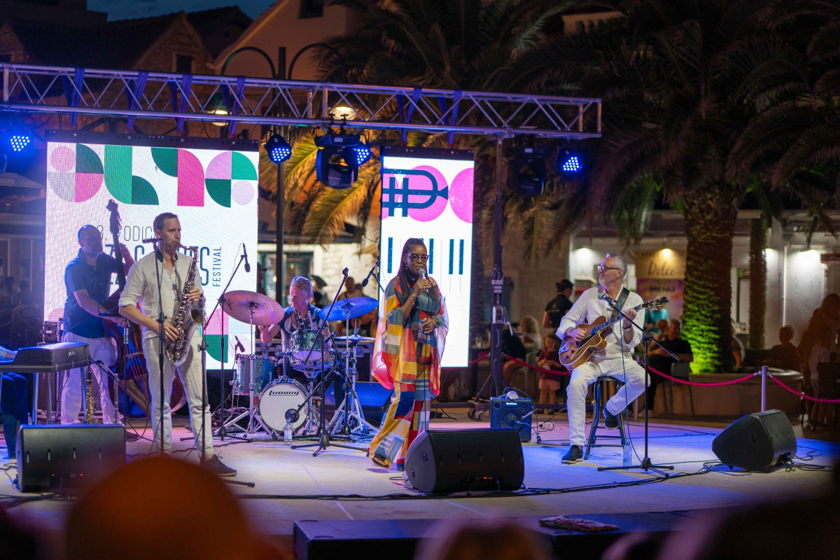 Završila treća večer 23. Vodice Jazz & Blues Festivala: publika uživala u nastupu Lori Williams i Renata Chicca