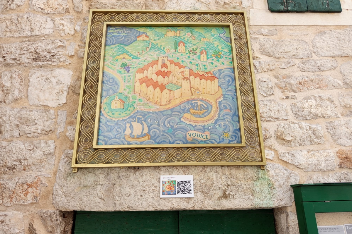 Interaktivna karta / mapa sa znamenitostima Vodica na hrvatskom i engleskom jeziku. 